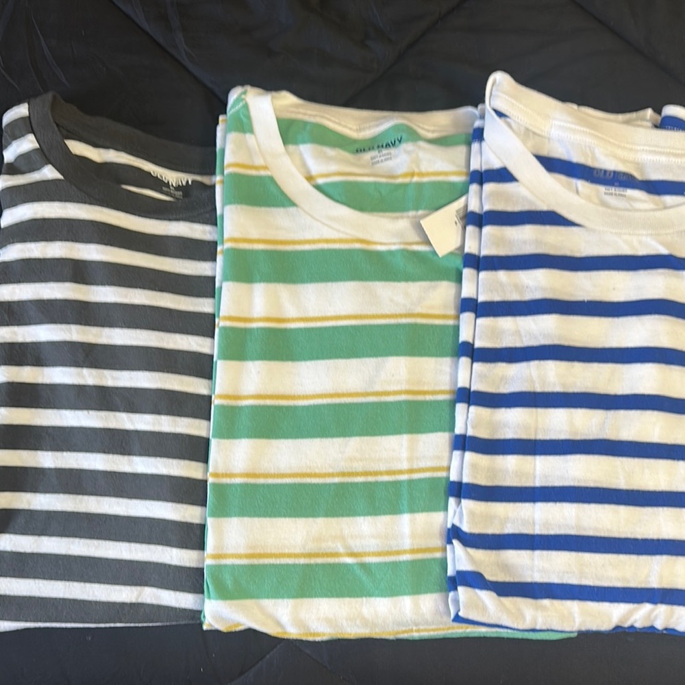 Old Navy Gray and Green Short Sleeve Tees
